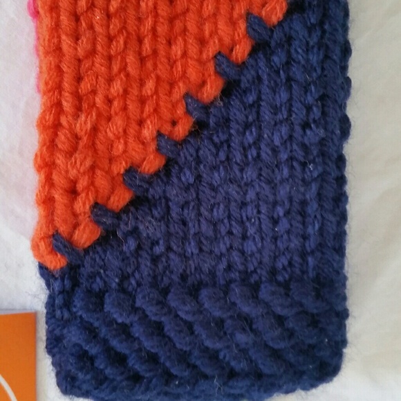 Kate Spade hand knit cellphone case "hand in hand" - Picture 7 of 13